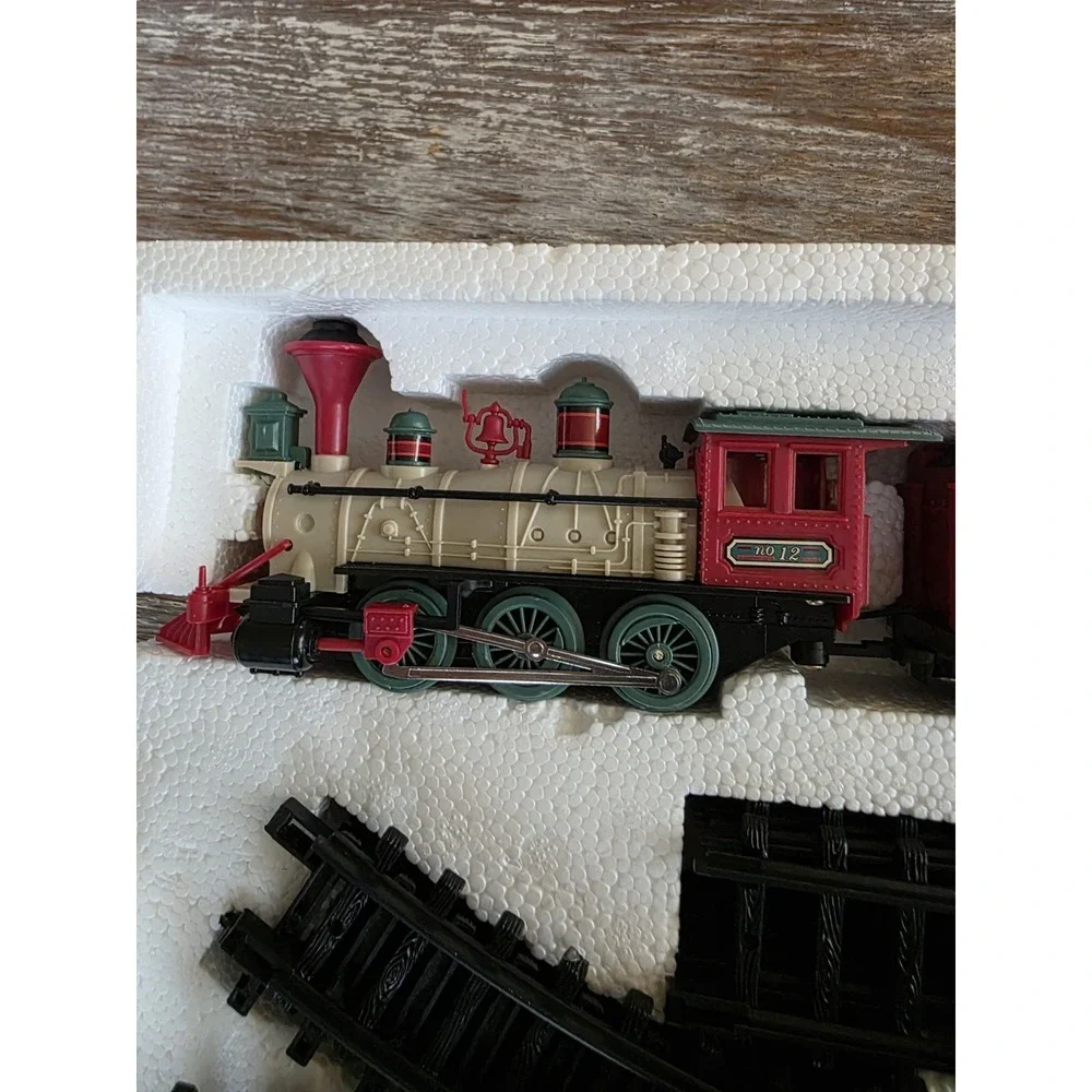 Vintage Dickensville Collectables Christmas Train Battery Operated by New Bright